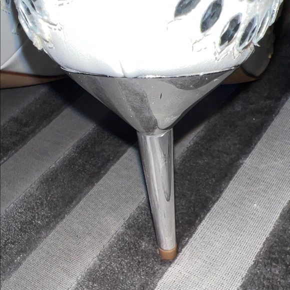 ✨ Royal Radiance Jeweled Stiletto Pumps ✨ - Picture 6 of 9